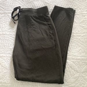 VGUC Lou & Grey Signaturesoft Sweatpants